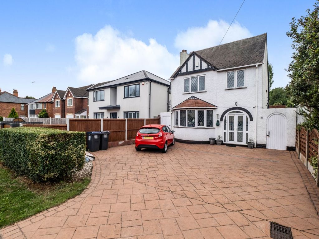 3 bed detached house for sale in Whitehouse Common Road, Sutton