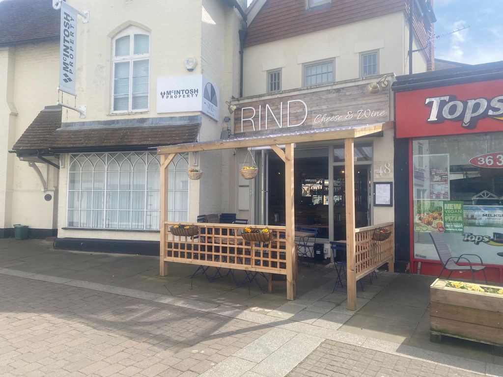 Retail premises to let in High Street, Leatherhead KT22, £12,500 pa