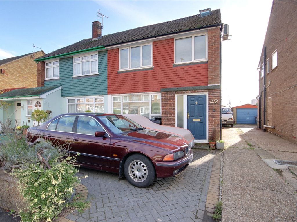 4 bed semidetached house for sale in Avondale Crescent, Enfield EN3 Zoopla