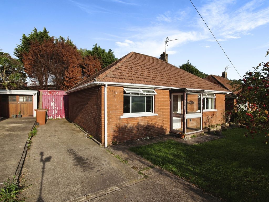 2 bed detached bungalow for sale in Lon Uchaf, Caerphilly CF83, £