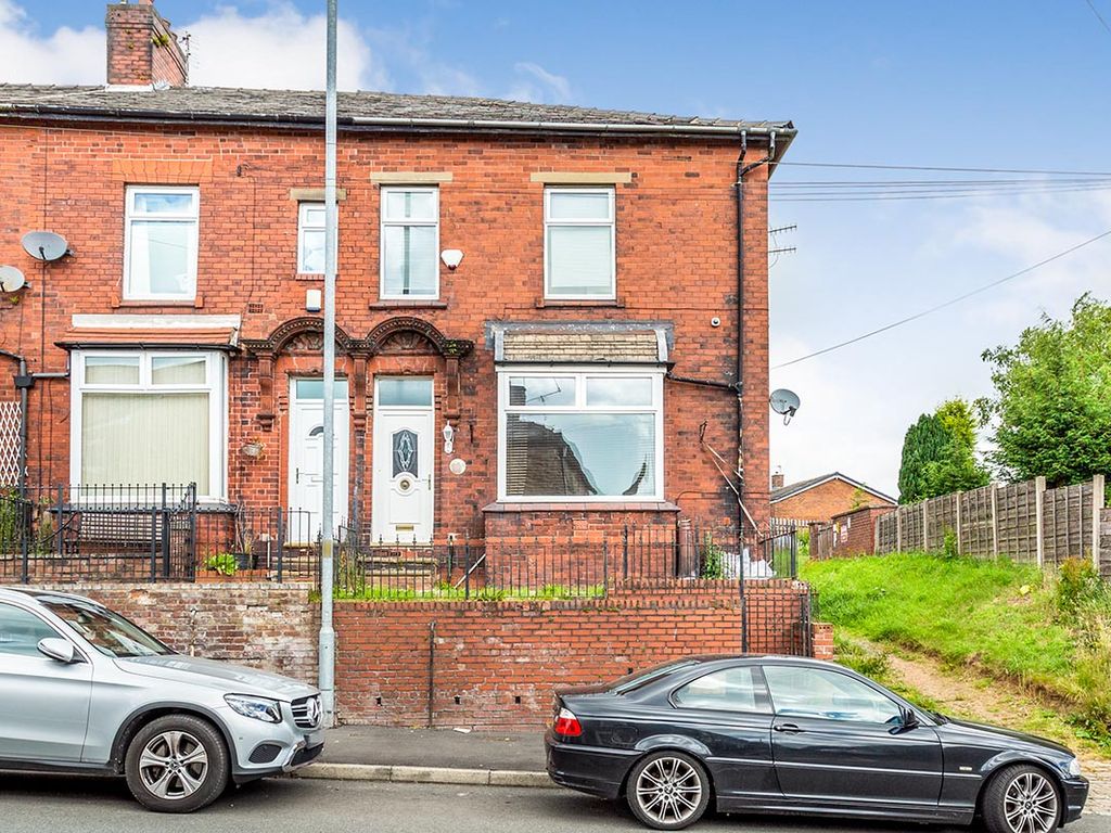 3 bed end terrace house for sale in Greenacres Road, Oldham, Greater