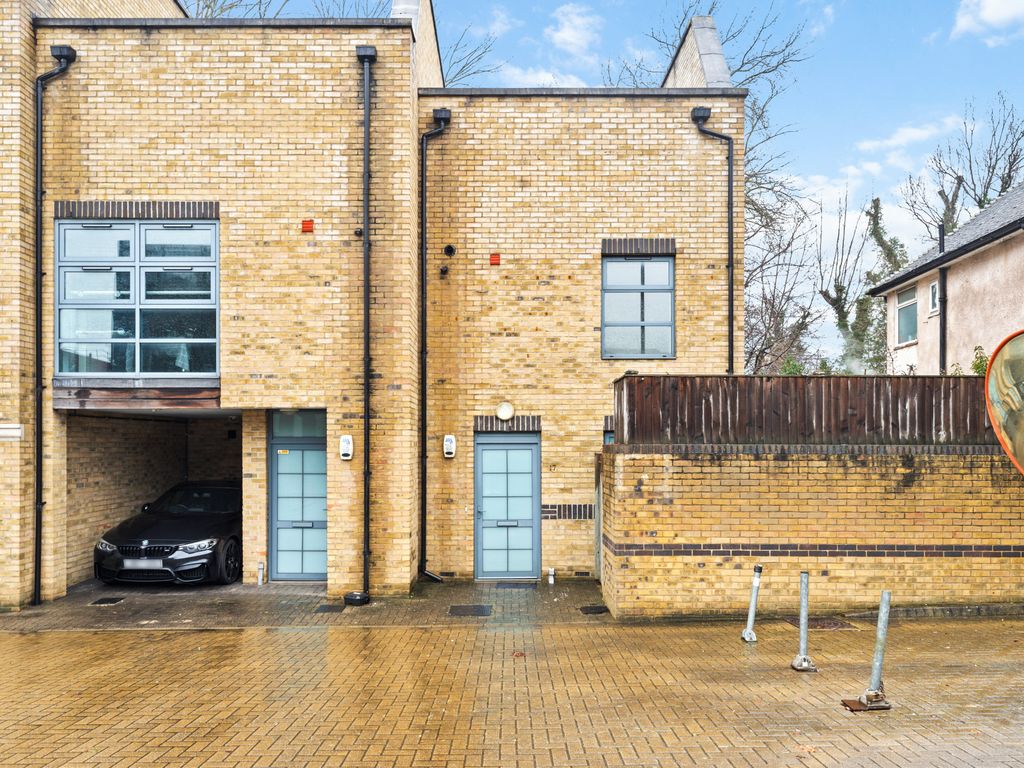 3 bed terraced house to rent in Pallister Terrace, Roehampton Vale