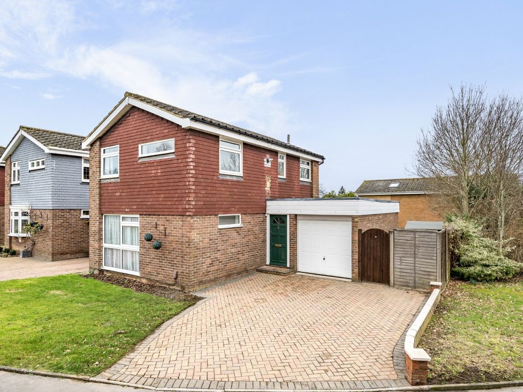 3 bed linkdetached house for sale in Broadheath Drive, Chislehurst