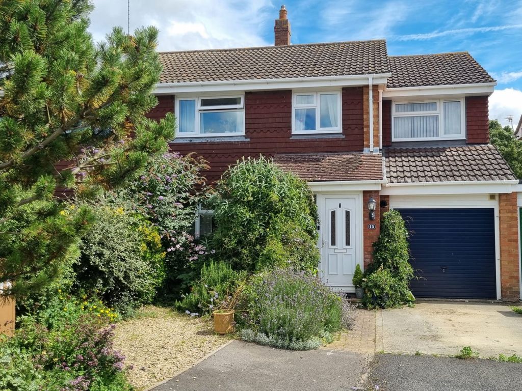 4 bed semidetached house for sale in Glebe Road, Stanford In The Vale