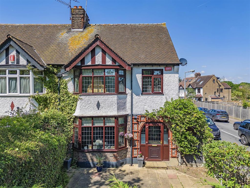 4 bed property for sale in Whitehall Road, London E4, £925,000 Zoopla