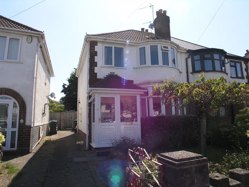 3 bed semidetached house for sale in Farm Road, Oldbury B68, £265,000