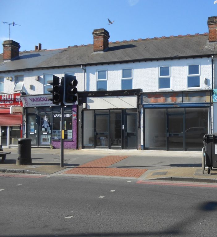Retail premises to let in Winslet Place, Oxford Road, Tilehurst