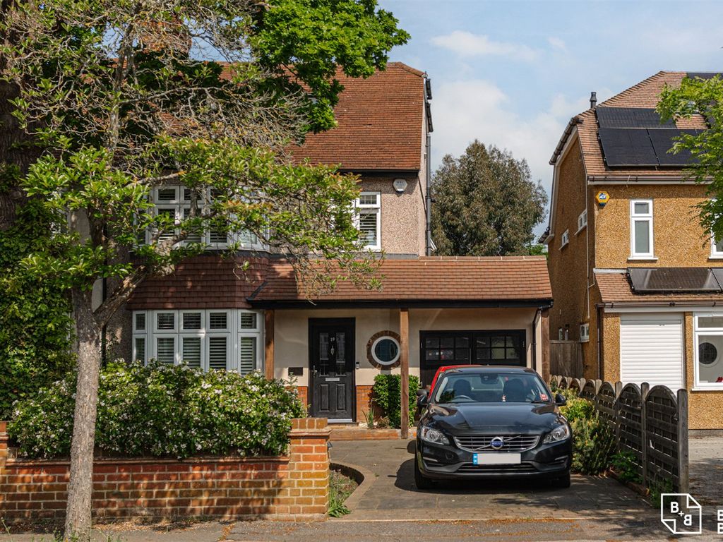 4 bed semidetached house for sale in Wickham Chase, West Wickham BR4