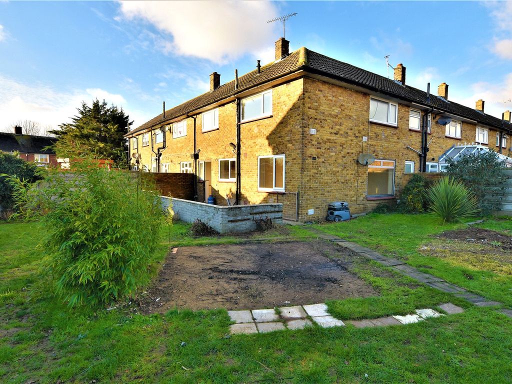 3 bed terraced house for sale in Bunters Avenue, Shoeburyness, Essex