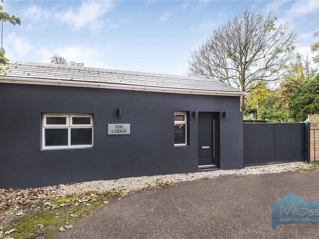 2 bed bungalow for sale in Elscot House, Arcadia Avenue, Finchley