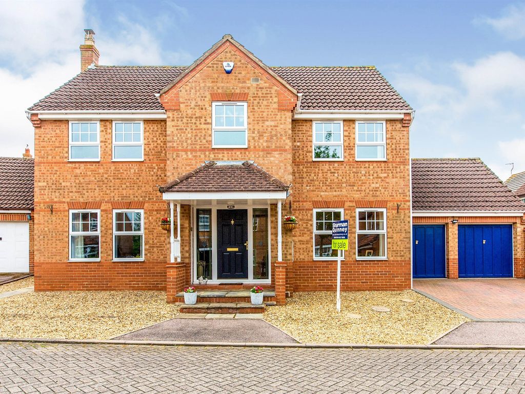 4 bed detached house for sale in Fisher Close, Thrapston, Kettering