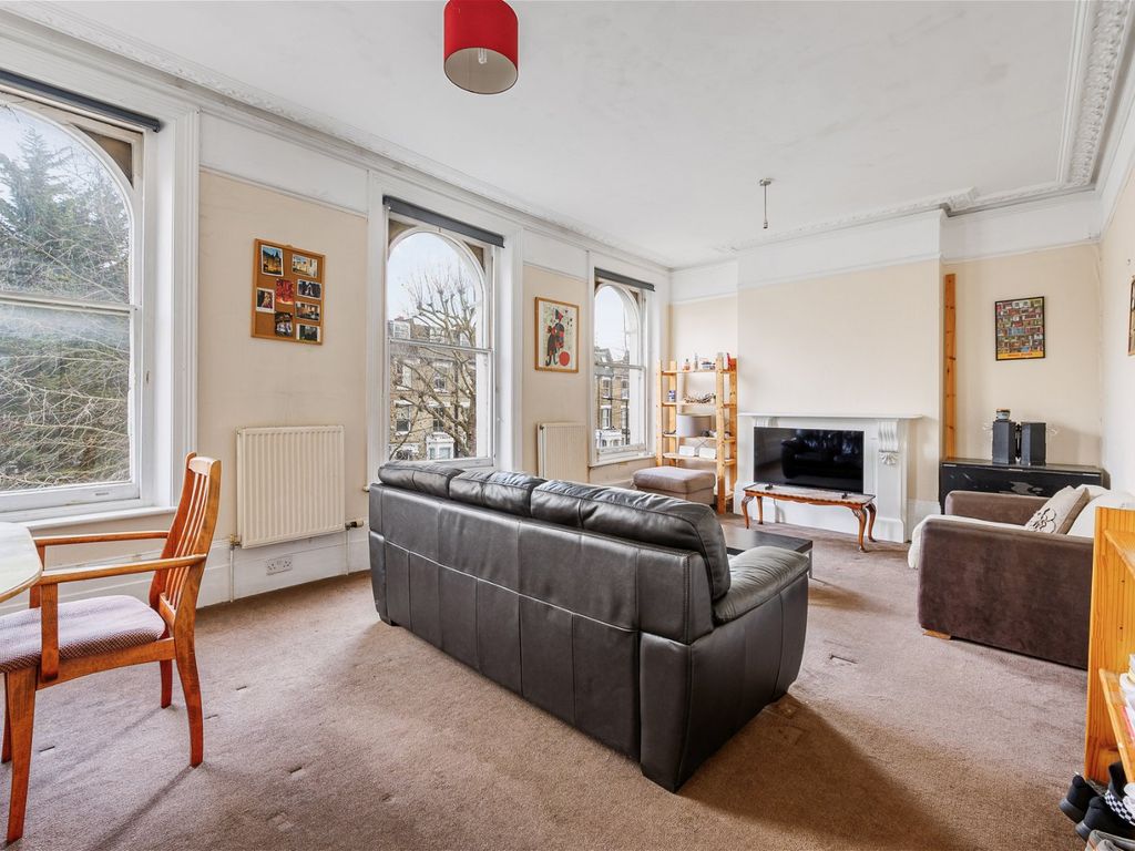 2 bed flat for sale in Hammersmith Grove, Brackenbury Village W6, £