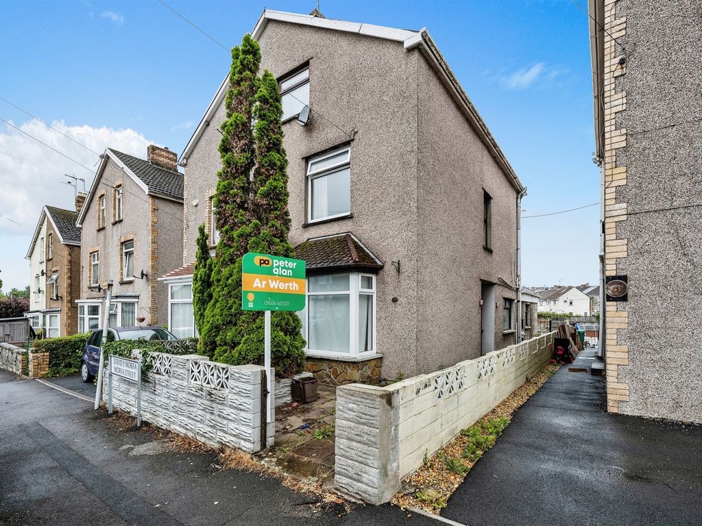 3 bed semidetached house for sale in Morfa Street, Bridgend CF31, £