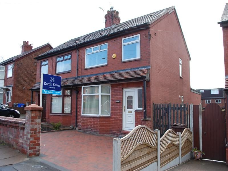 3 bed semidetached house to rent in Mossley Road, AshtonUnderLyne