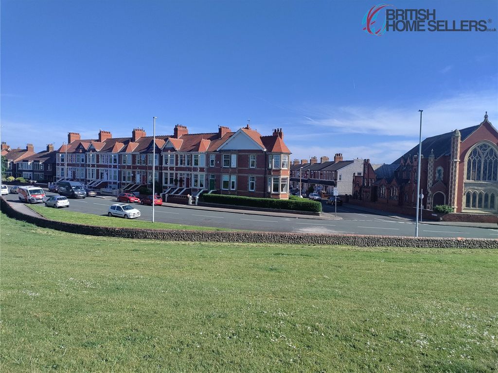 5 bed end terrace house for sale in Mount Road, Fleetwood, Lancashire