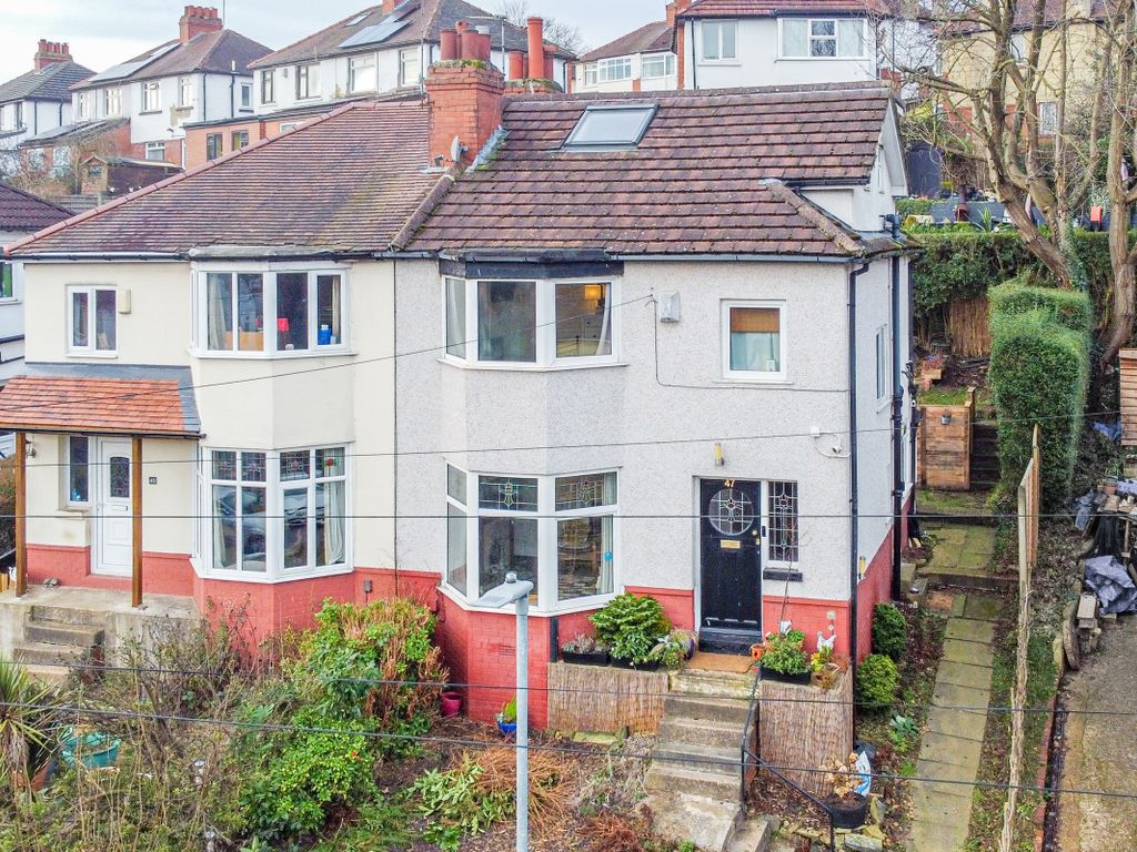 4 bed semidetached house for sale in Roundhay Grove, Leeds LS8, £