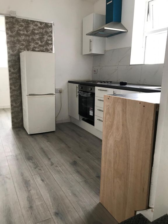 3 bed flat to rent in King Street, Southall UB2, £1,650 pcm Zoopla