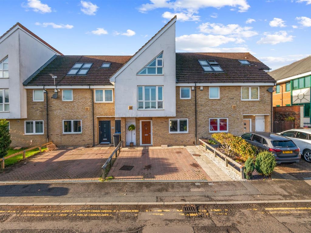 3 bed terraced house for sale in Green Lane, Datchet, Slough SL3, £