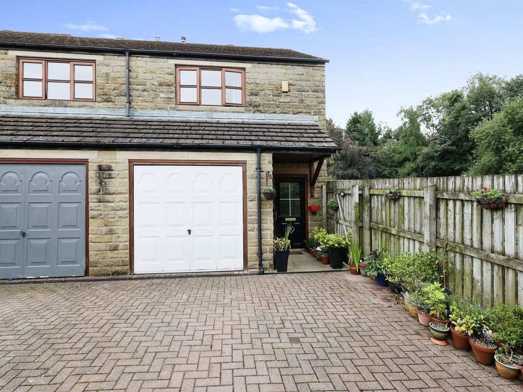 3 bed end terrace house for sale in Oakleigh Mews, Oakworth, Keighley