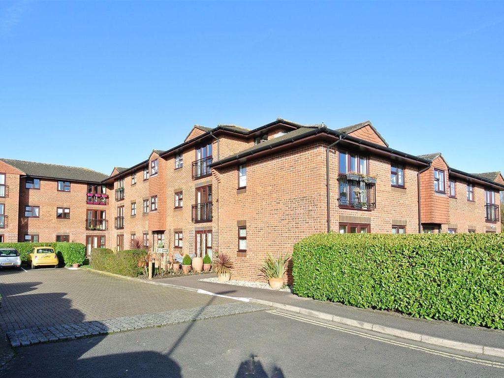 1 bed flat for sale in St. Road, Addlestone KT15 Zoopla
