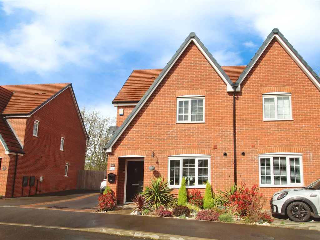 3 bed semidetached house for sale in Shearing Close, Dudley, West