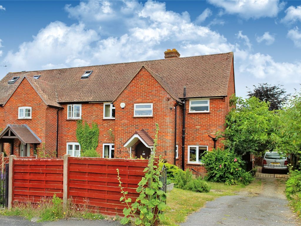 3 bed semidetached house for sale in Buffins Road, Odiham, Hook
