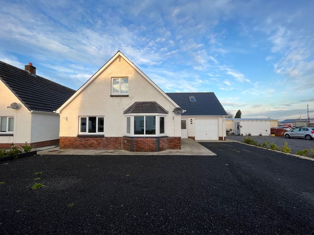 4 bed detached bungalow for sale in Saron, Llandysul SA44 Zoopla