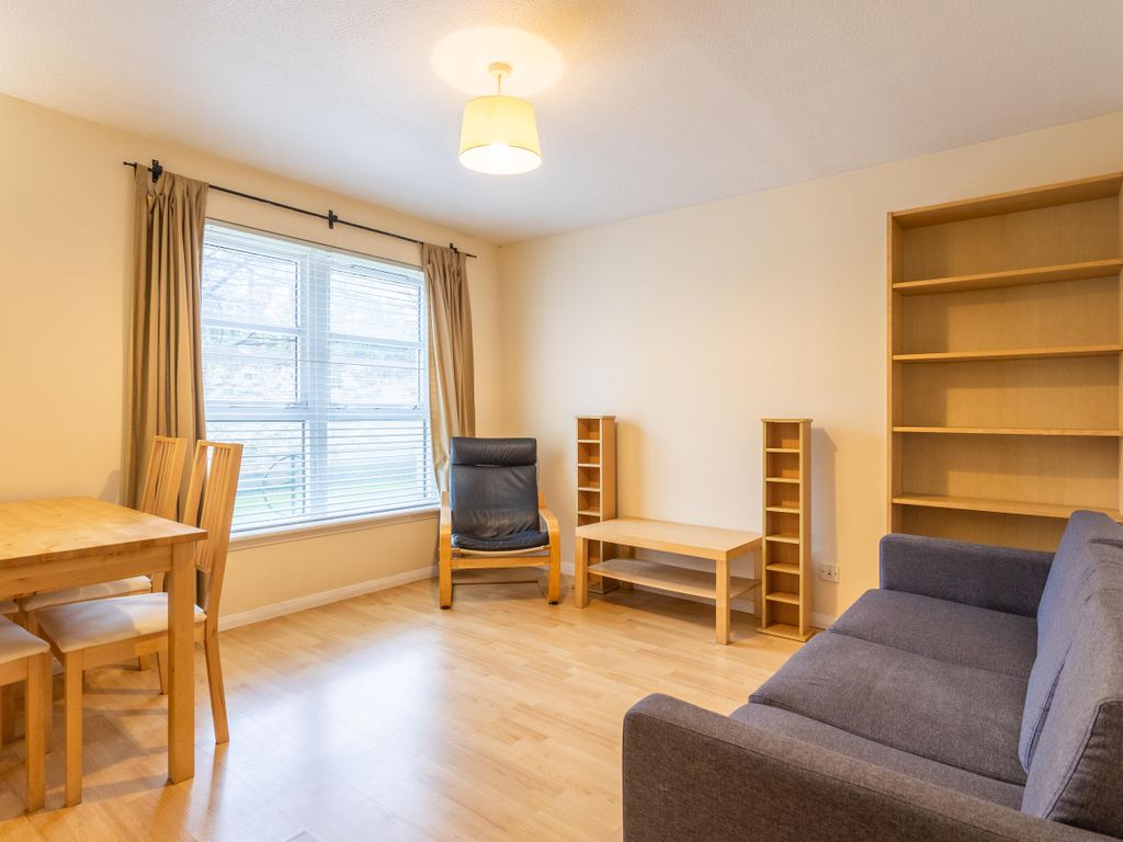 2 bed flat to rent in Rodney Place, Canonmills, Edinburgh EH7, £1,400