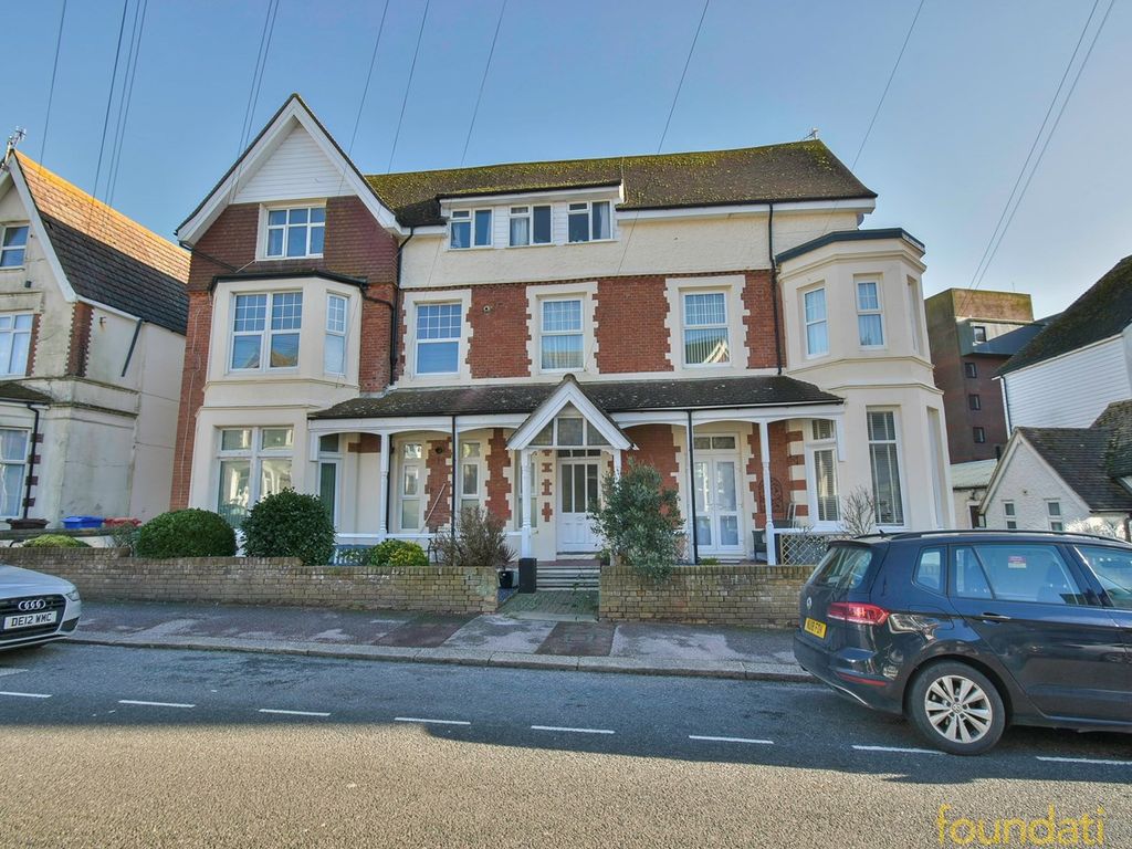2 bed flat for sale in Eversley Road, BexhillOnSea TN40, £175,000