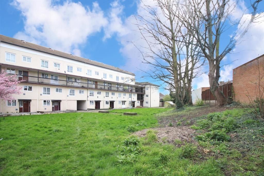 2 bed flat for sale in Brookwood Road, Hounslow TW3, £233,000 Zoopla