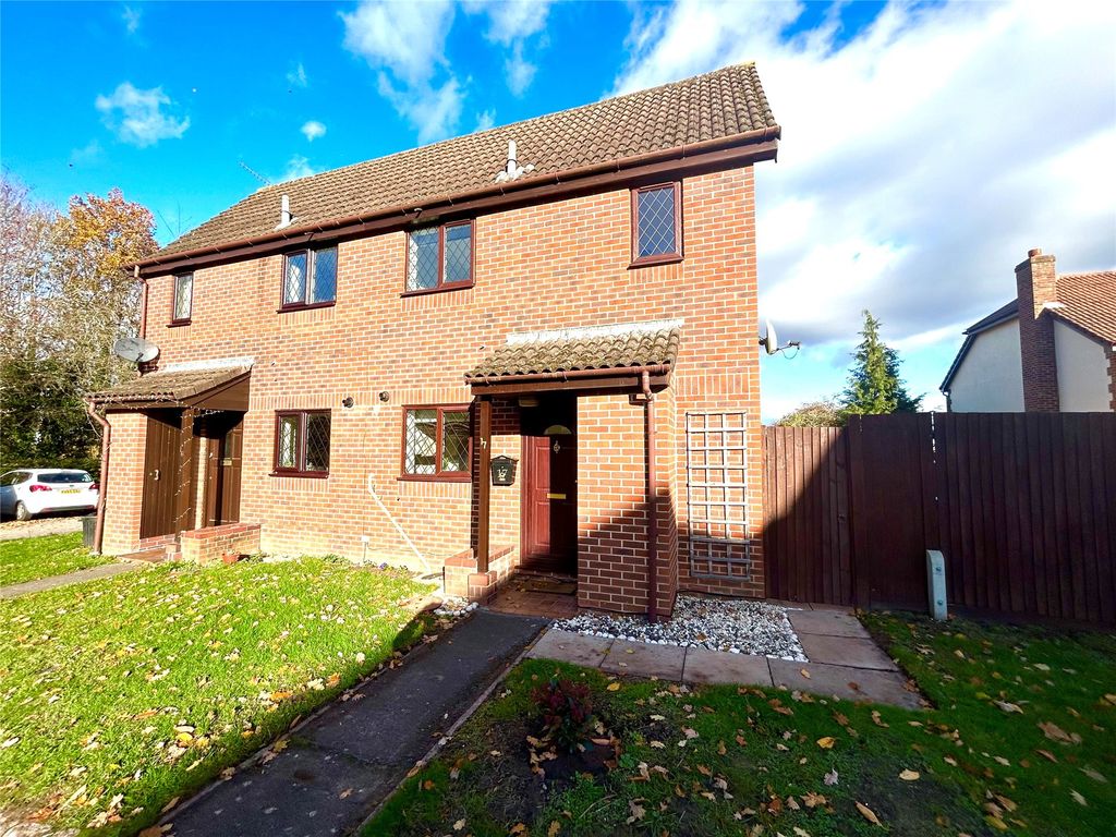 1 bed semidetached house to rent in Tamarisk Rise, Wokingham