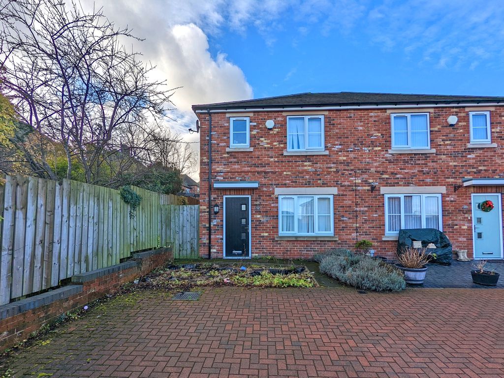 3 bed semidetached house for sale in Thornbridge Lane, Frecheville