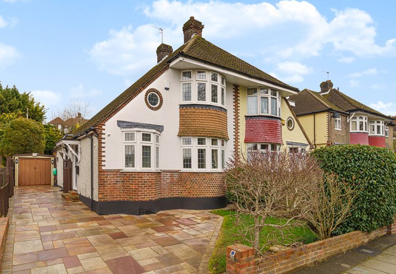 3 bed semidetached house for sale in Warren Road, Chelsfield