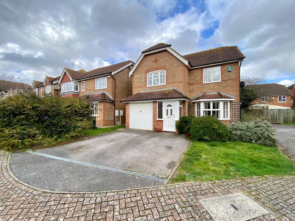4 bed detached house to rent in Atkinson Walk, Kennington, Ashford TN24