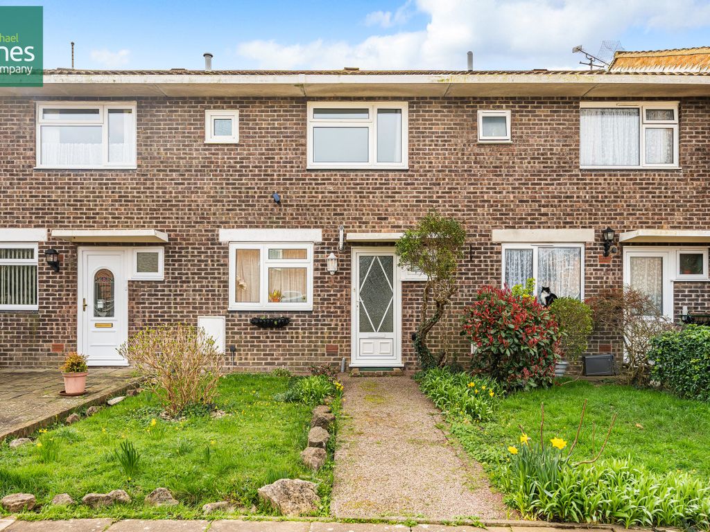 3 bed terraced house to rent in Shopfield Close, Rustington