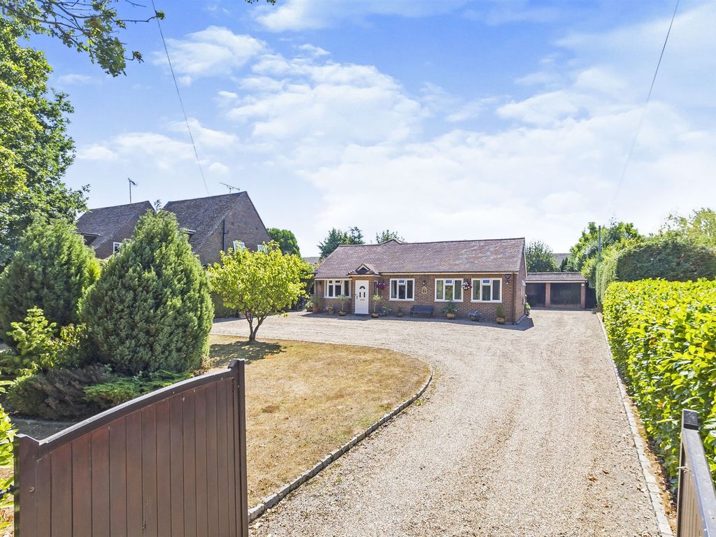 4 bed detached bungalow for sale in Shipley Bridge Lane, Copthorne