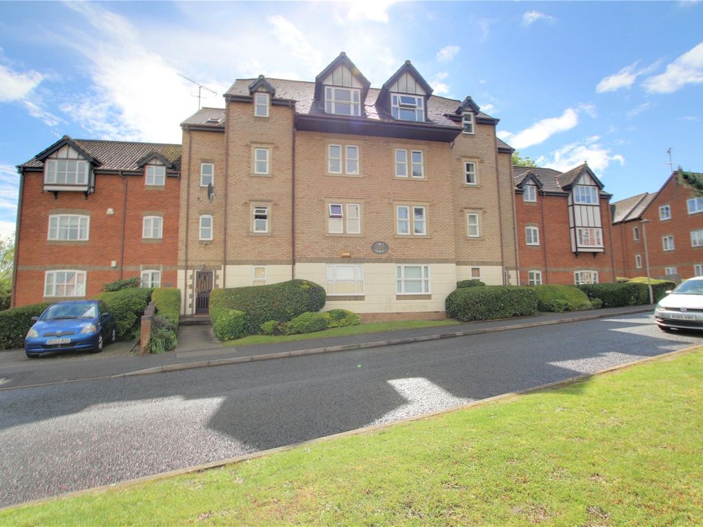 2 bed flat for sale in Ashdown House, Rembrandt Way, Reading, Berkshire