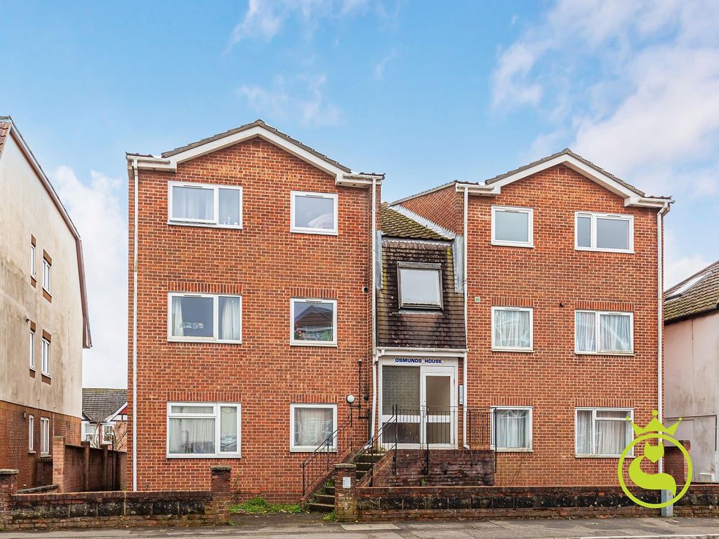 2 bed flat for sale in Bournemouth Road, Osmund House BH14, £160,000