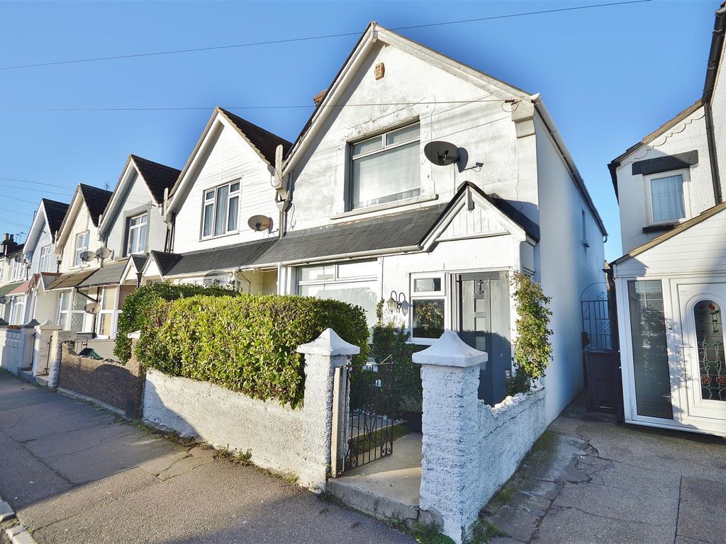 3 bed end terrace house for sale in Anchor Road, ClactonOnSea CO15, £