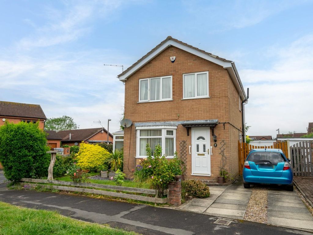 3 bed detached house for sale in Barley Rise, Strensall, York YO32, £