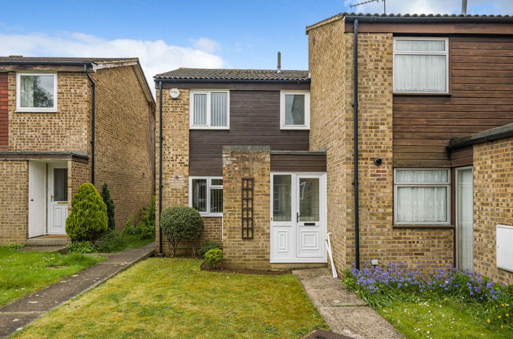 2 bed end terrace house for sale in Lillibrooke Crescent, Maidenhead