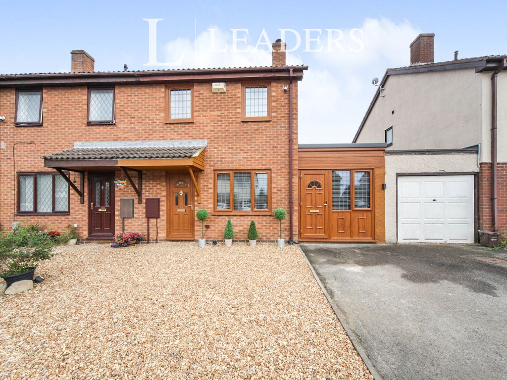 3 bed semidetached house to rent in Thornhill Close, Houghton Regis