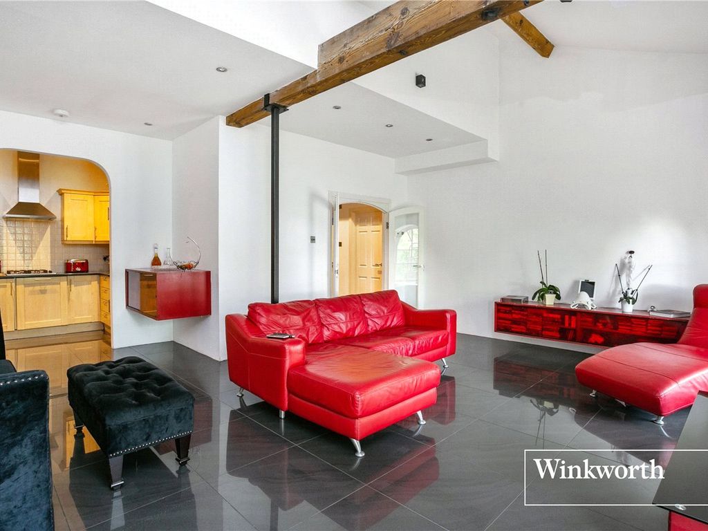 3 bed flat to rent in Princess Park Manor, Royal Drive, Friern London N11 Zoopla