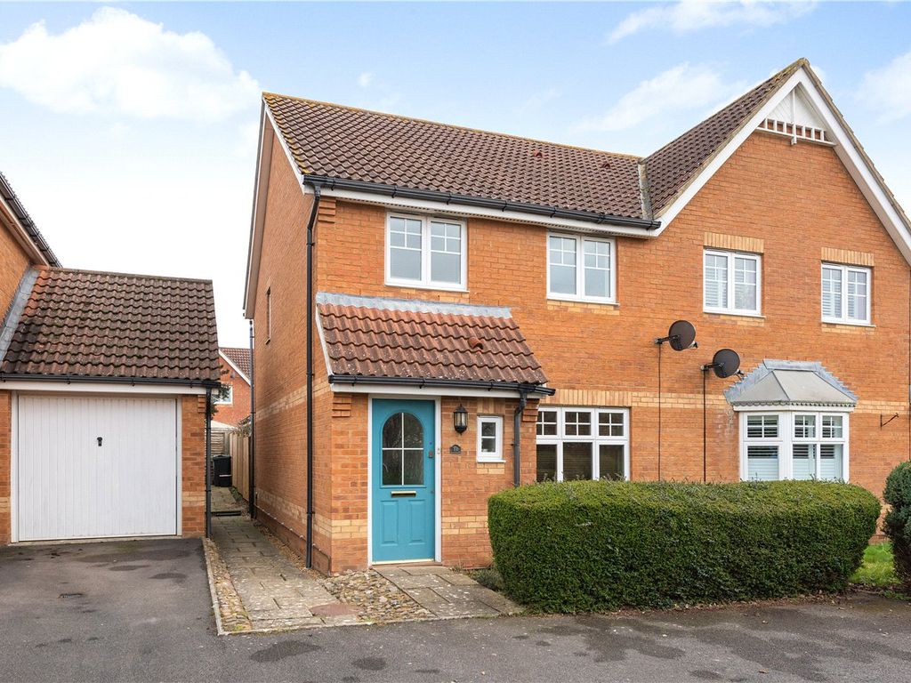 3 bed semidetached house for sale in Emperor Way, Kingsnorth, Ashford