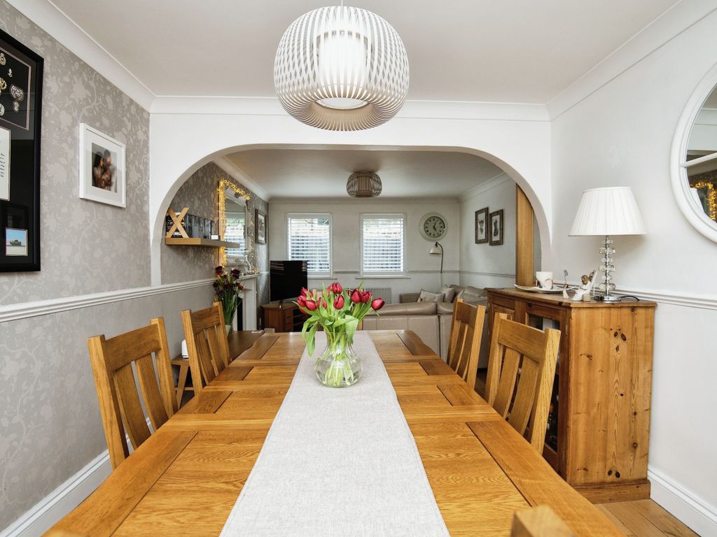 4 bed linkdetached house for sale in Locksley Close, Walderslade