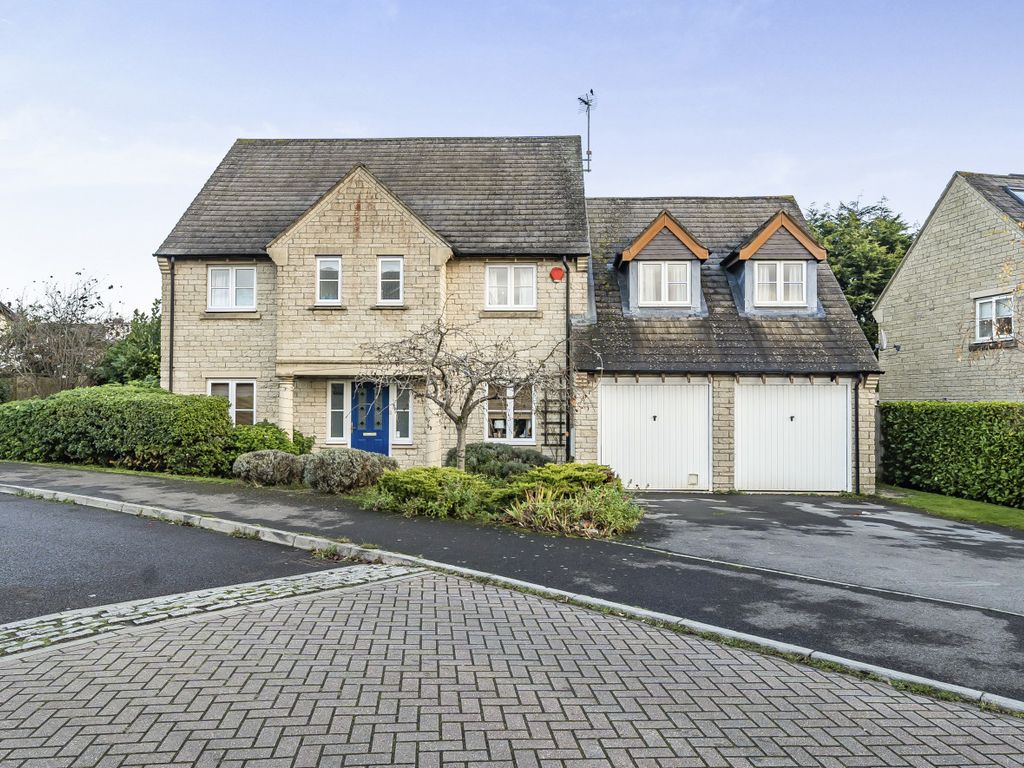 4 bed detached house for sale in Coleshill Drive, Faringdon