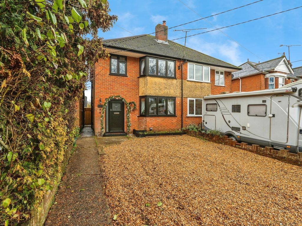 3 bed semidetached house for sale in Botley Road, Romsey SO51, £
