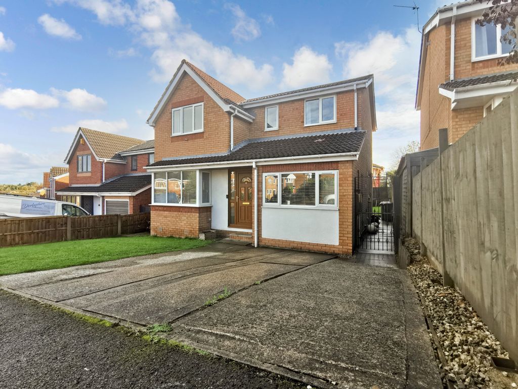5 bed detached house for sale in Pond Lane, New Tupton, Chesterfield