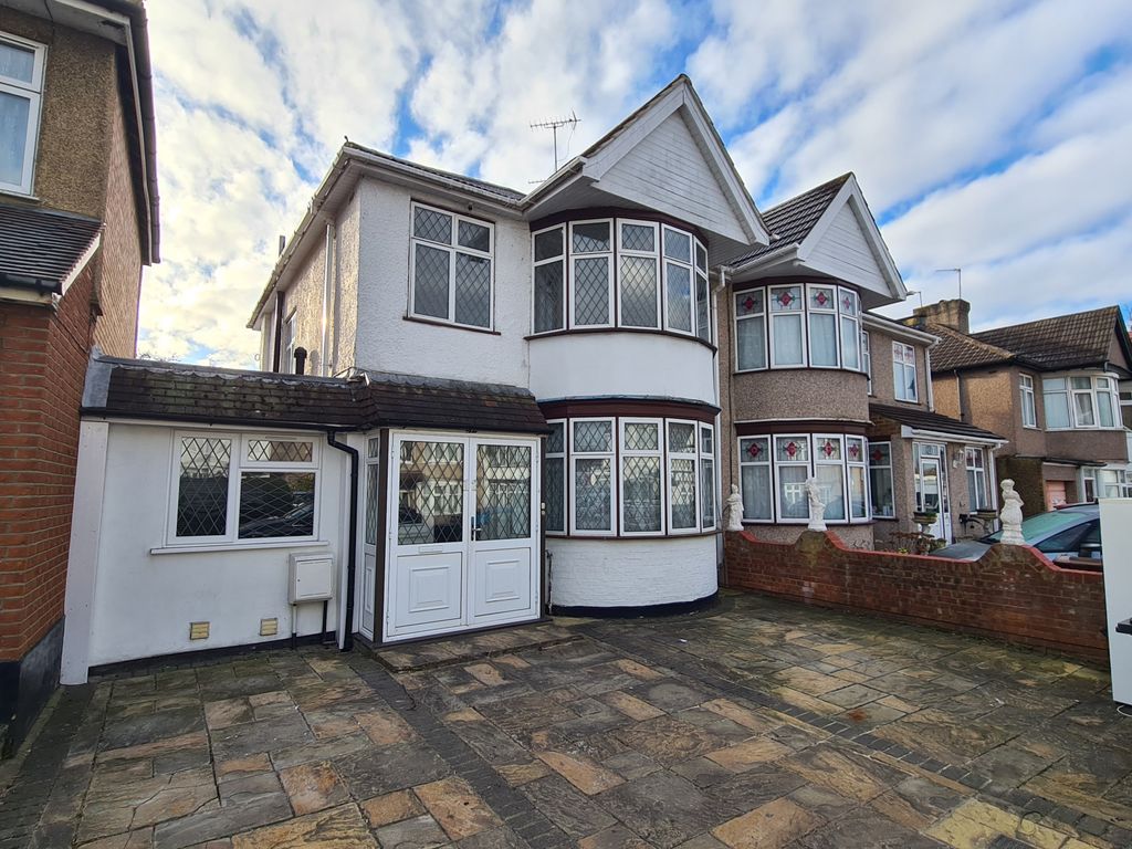4 bed semidetached house to rent in Kenton Park Avenue, Kenton, Harrow