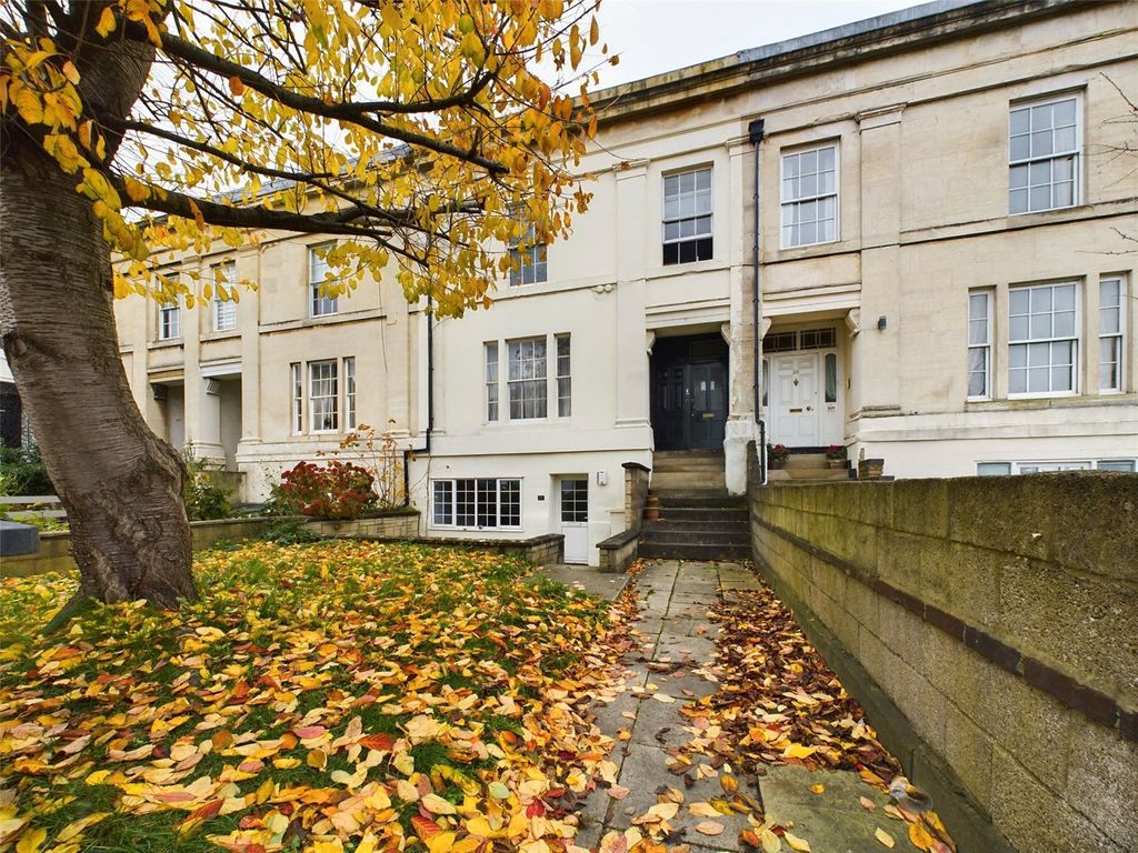 3 bed flat for sale in Bristol Road, Gloucester, Gloucestershire GL1, £190,000 Zoopla